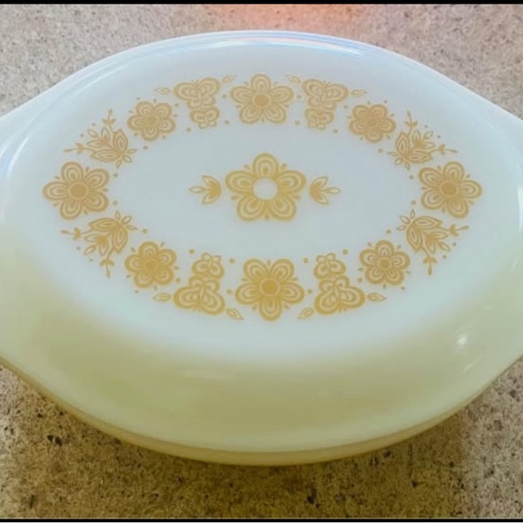 Pyrex Butterfly Gold Baking Dish - Picture 2 of 6